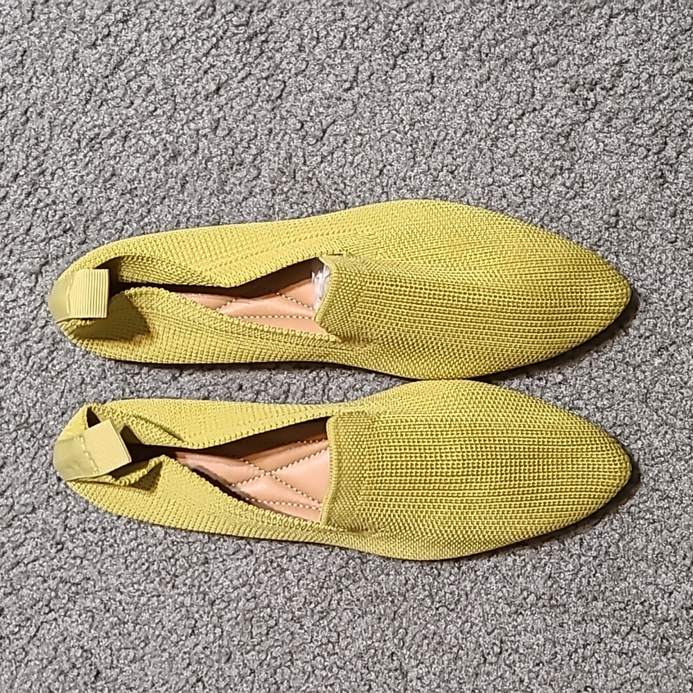 NWOT Knit Pointed Toe Flats